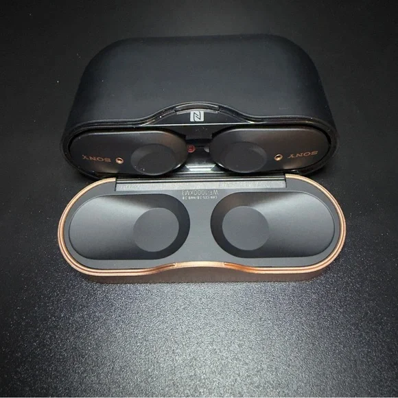 Sony Black and Gold Wireless Earbuds - Picture 4 of 6